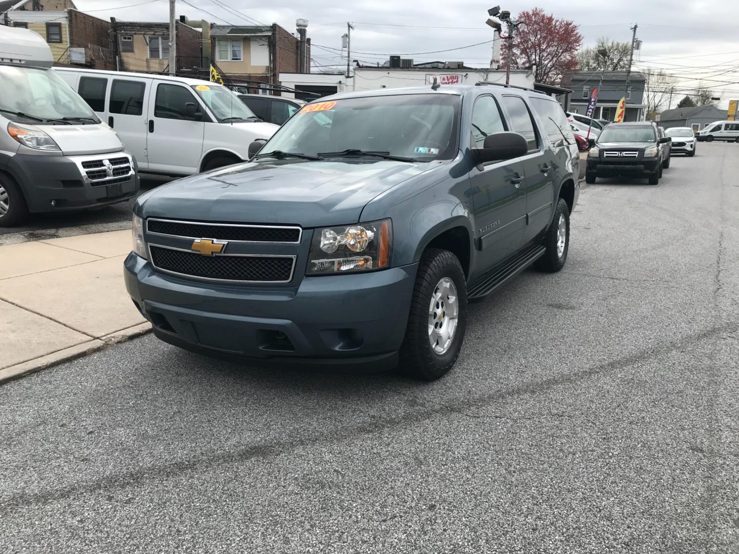 2010 Blue /Gray Chevrolet Suburban LS (1GNUKHE33AR) with an 5.3 V8 engine, Automatic transmission, located at 577 Chester Pike, Prospect Park, PA, 19076, (610) 237-1015, 39.886154, -75.302338 - Photo#2